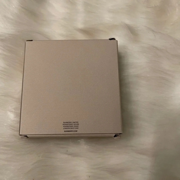 Burberry – Fresh Glow Highlighter - Picture 11 of 12
